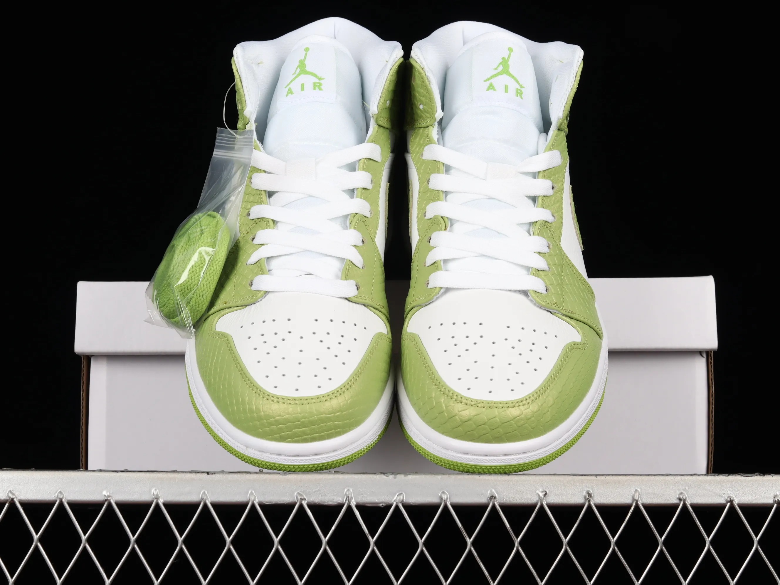 All categories Air Jordan Jordan series basketball shoes Air Jordan 1 Mid Air Jordan 1 Mid SE "Green Python" AJ1 Joe 1 Green Snake DV2959-113